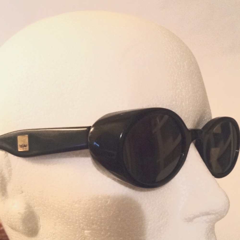 Rare Vintage Italian Mossimo Unisex Black Sunglasses